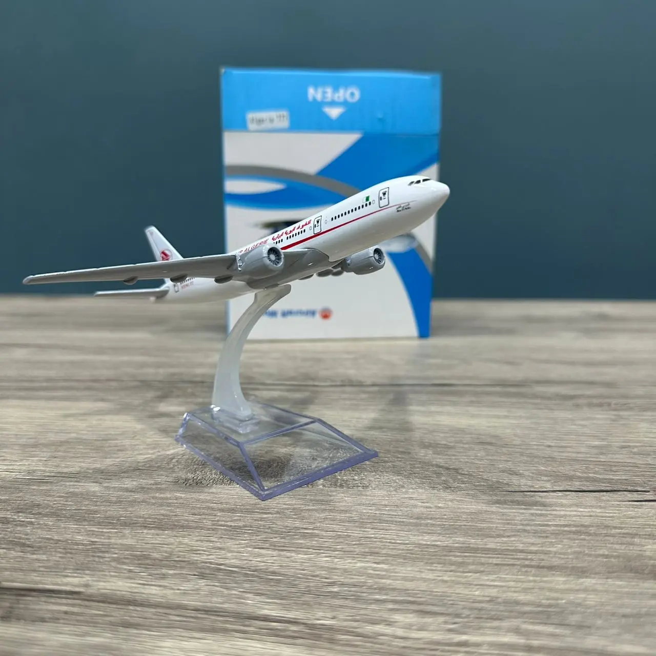 AVION MINI AIRCRAFT MODEL BOEING B777 ALGERIA 15CM AVEC SUPPORT EN METAL